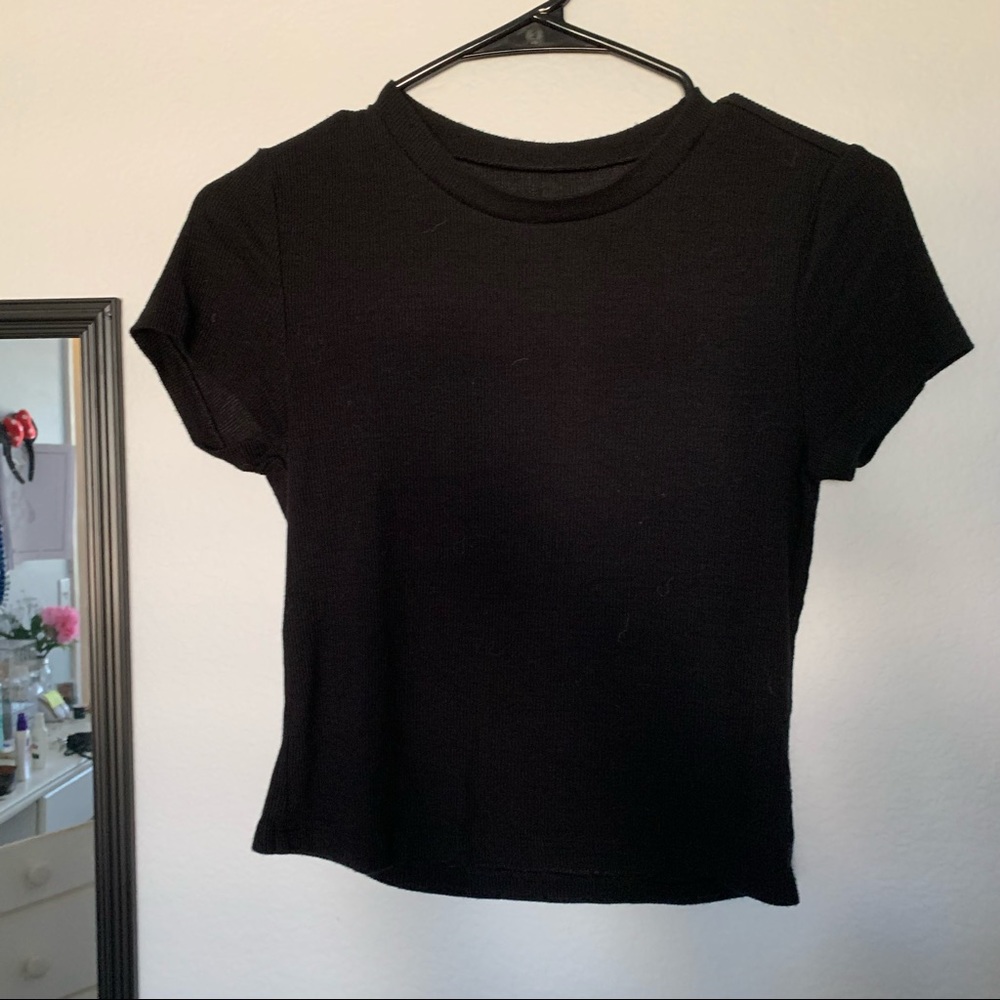 Black crop tee